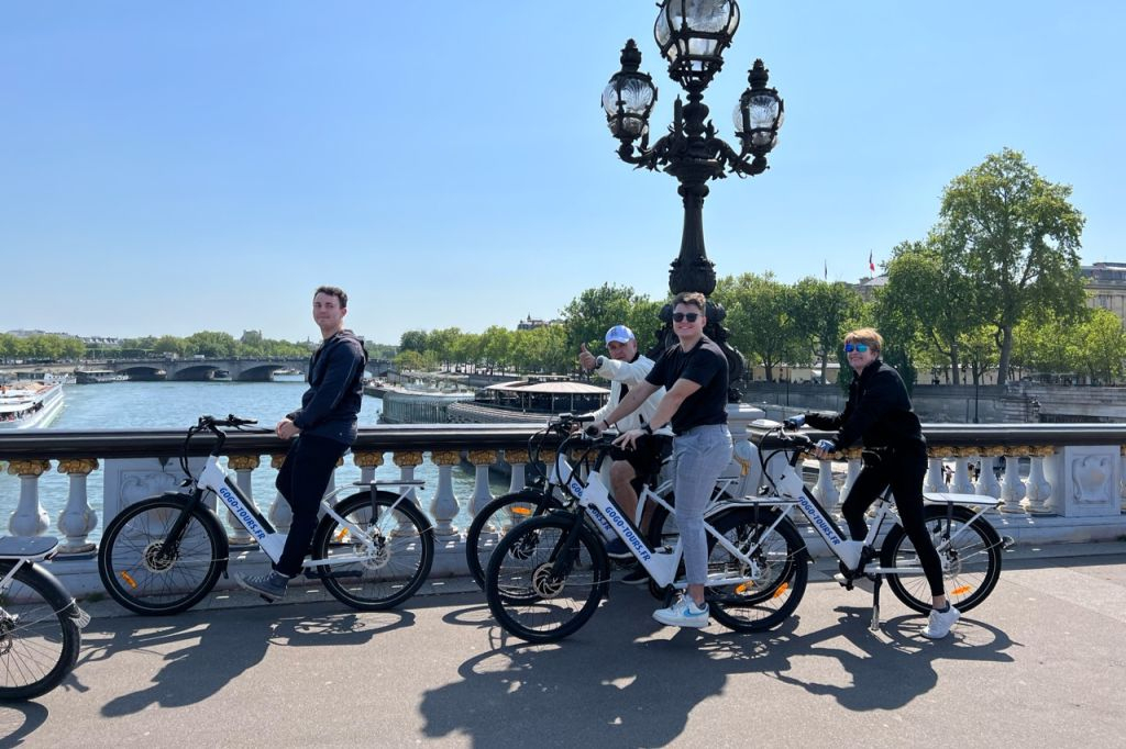 Paris: Afternoon E-Bike Guided Small Group Tour