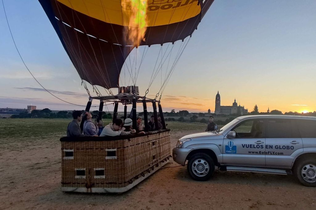 Segovia: Hot Air Balloon Flight + Tourist Bus