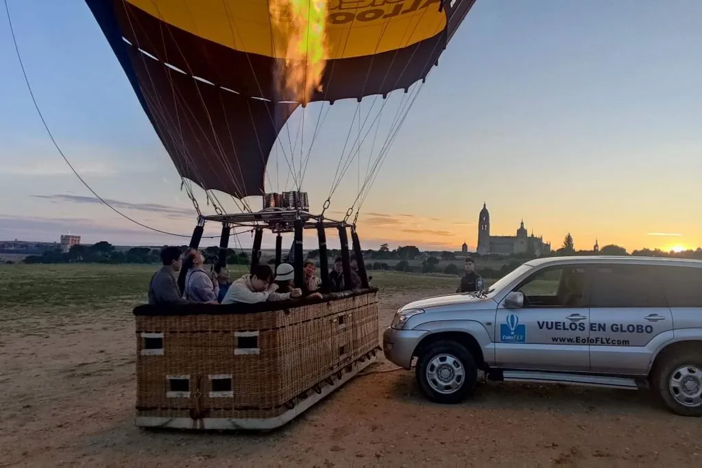 Segovia: Hot Air Balloon Flight + Tourist Bus