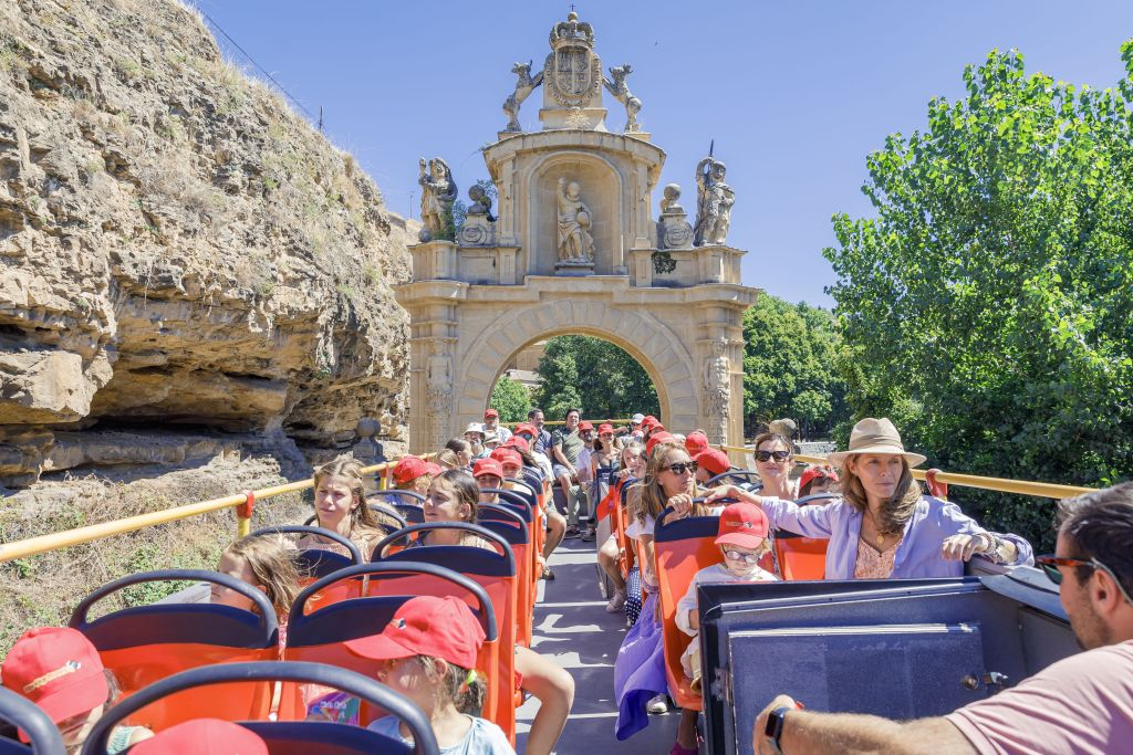 Segovia: Hot Air Balloon Flight + Tourist Bus