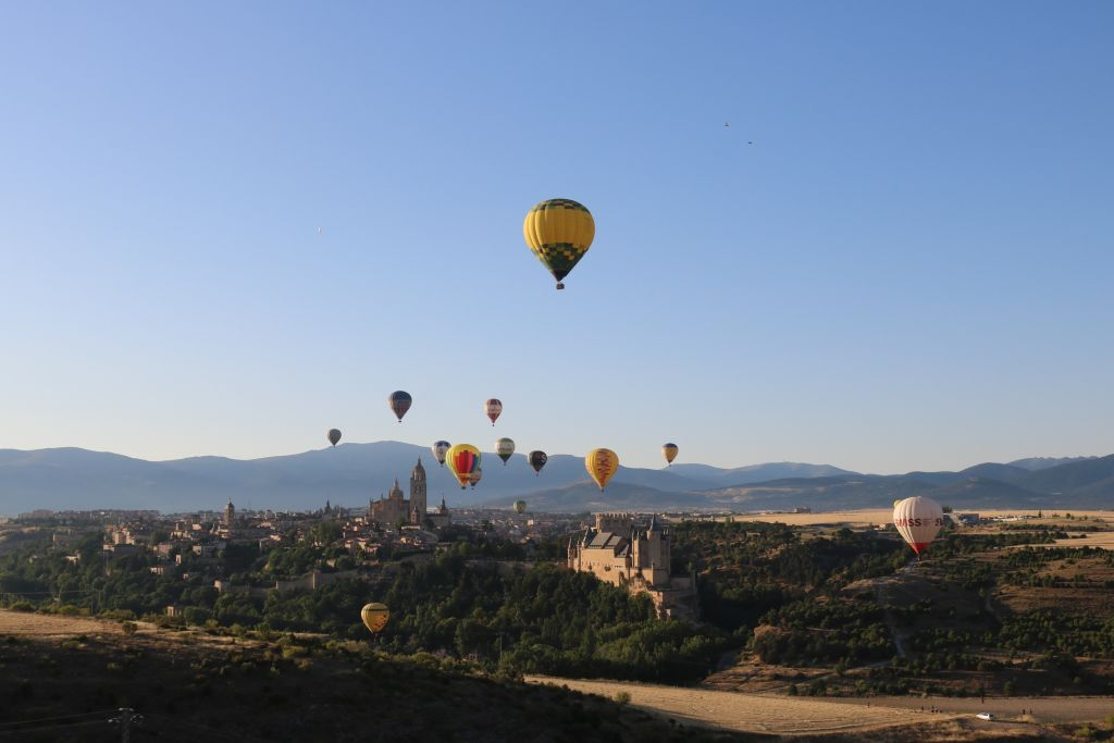 Segovia: Hot Air Balloon Flight + Tourist Bus