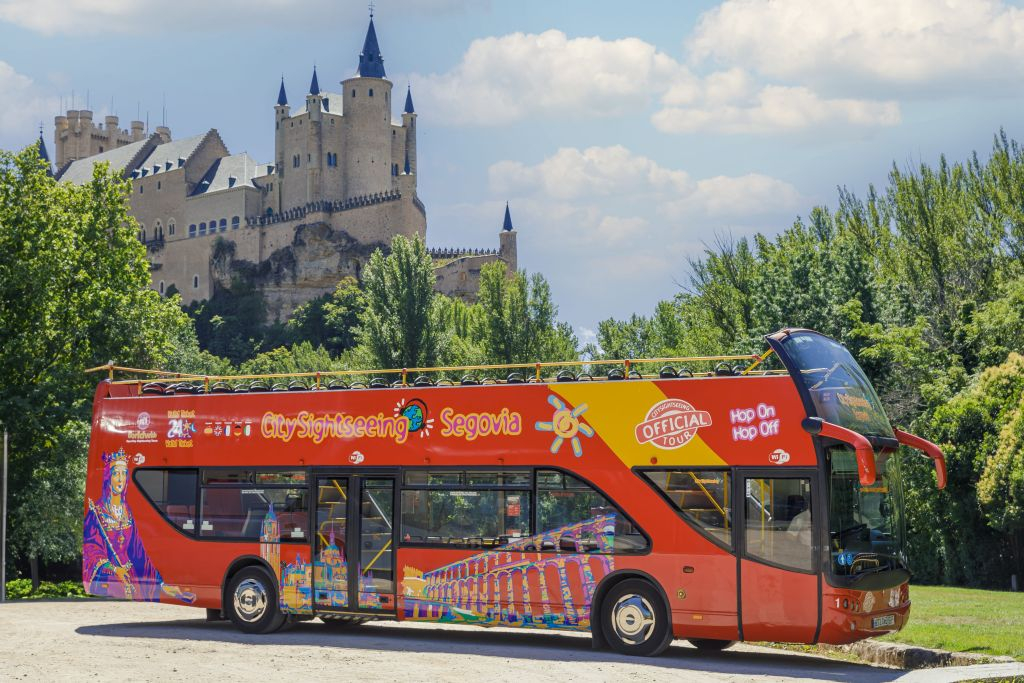 Segovia: Hot Air Balloon Flight + Tourist Bus