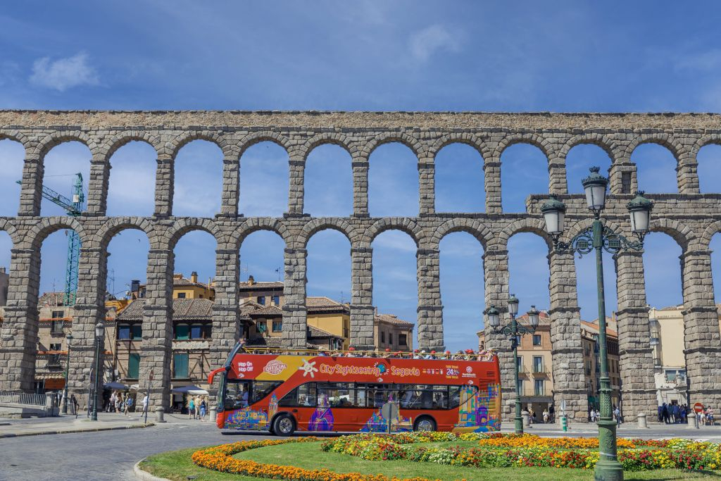 Segovia: Hot Air Balloon Flight + Tourist Bus