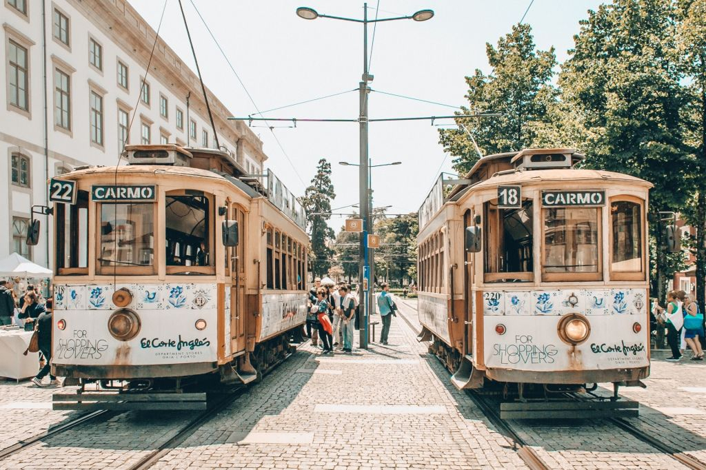 Porto Scavenger Hunt and Sights Self-Guided Tour