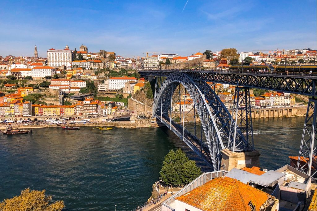 Porto Scavenger Hunt and Sights Self-Guided Tour