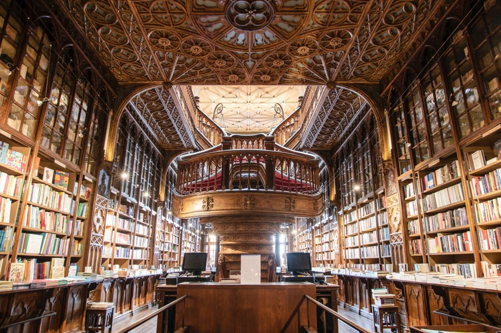 Porto Scavenger Hunt and Sights Self-Guided Tour