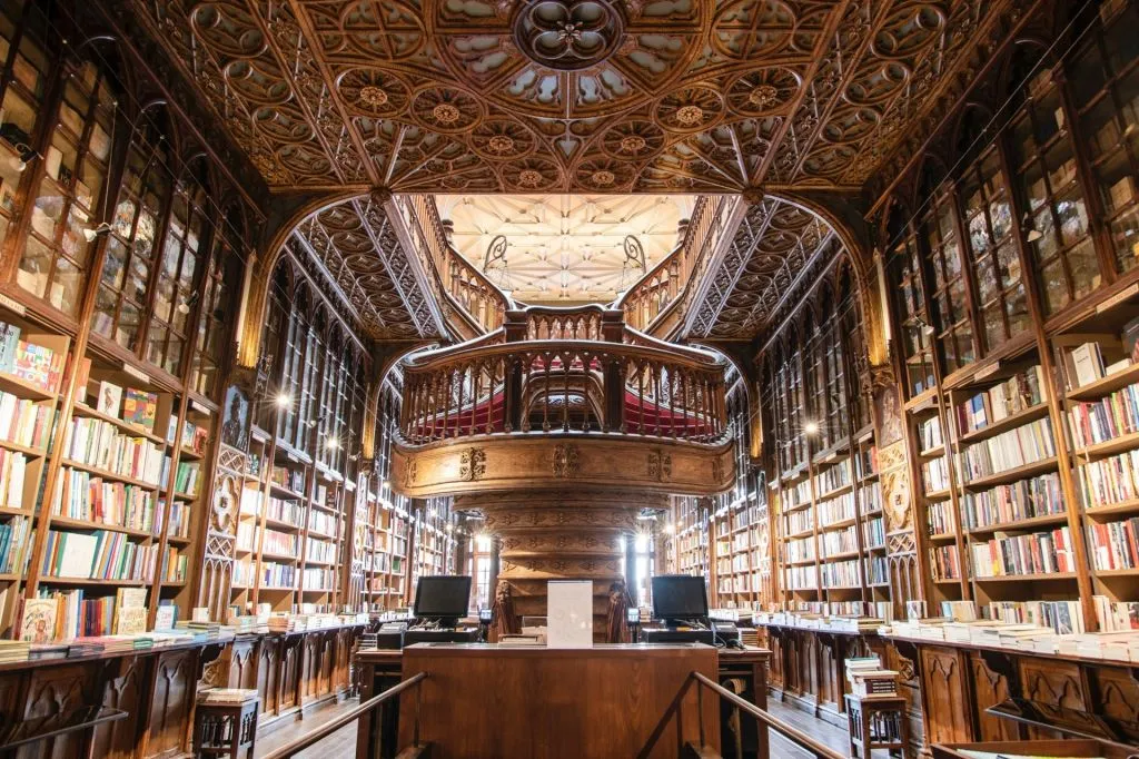 Porto Scavenger Hunt and Sights Self-Guided Tour