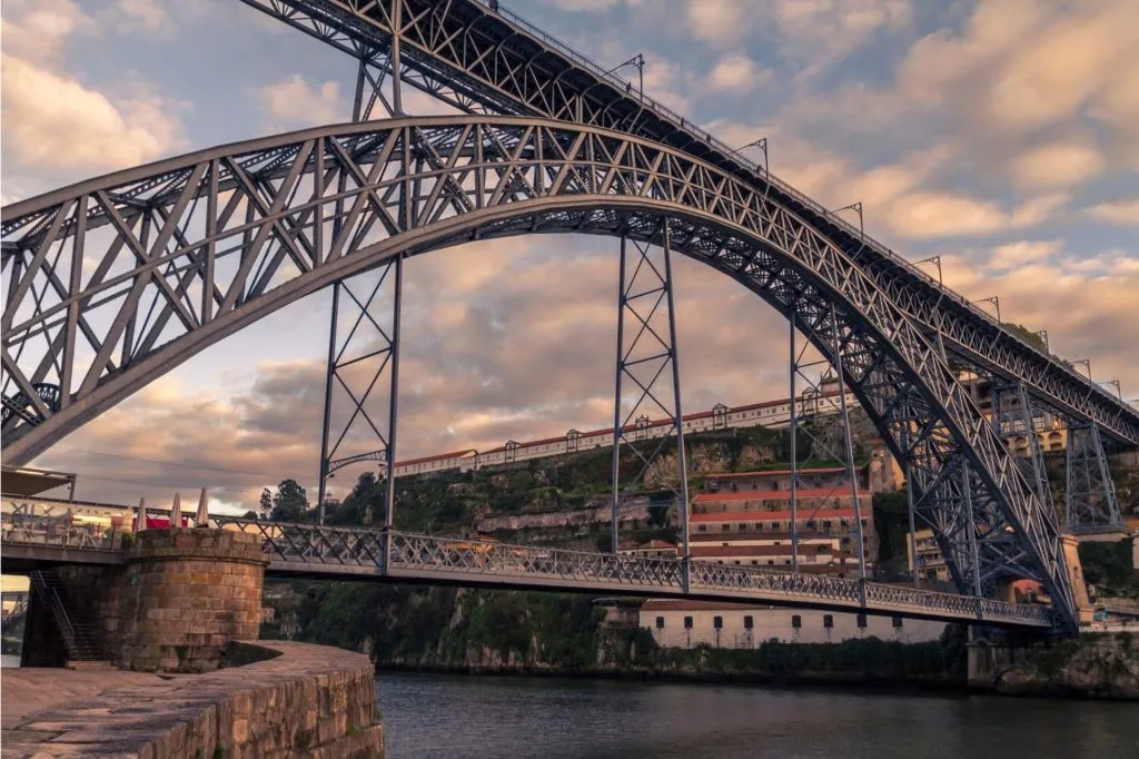 Scavenger Hunt and Self-Guided Tour of Sights in Porto (Gaia)