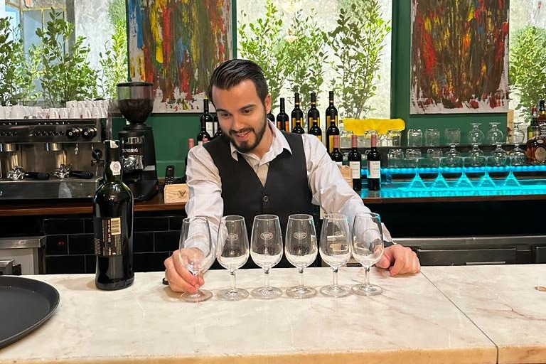 Porto: Live Fado Show + Dinner