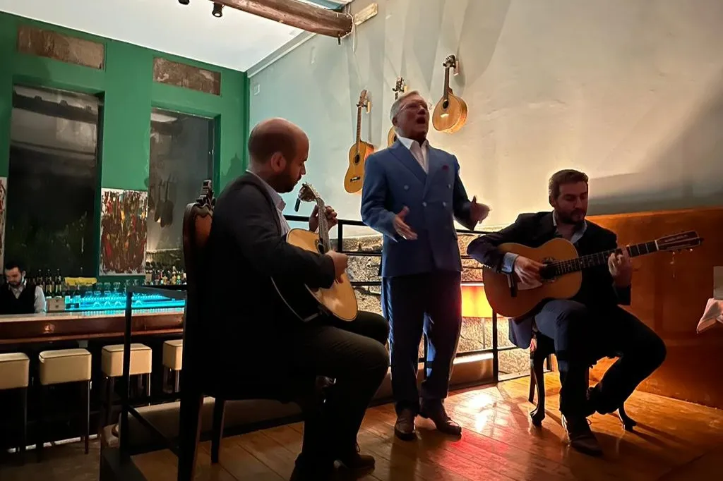 Porto: Live Fado Show + Dinner