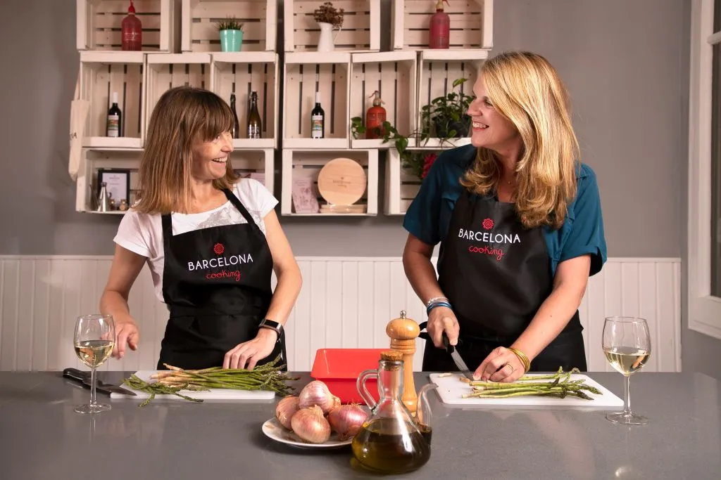 Barcelona: Premium Tapas & Paella Cooking Class