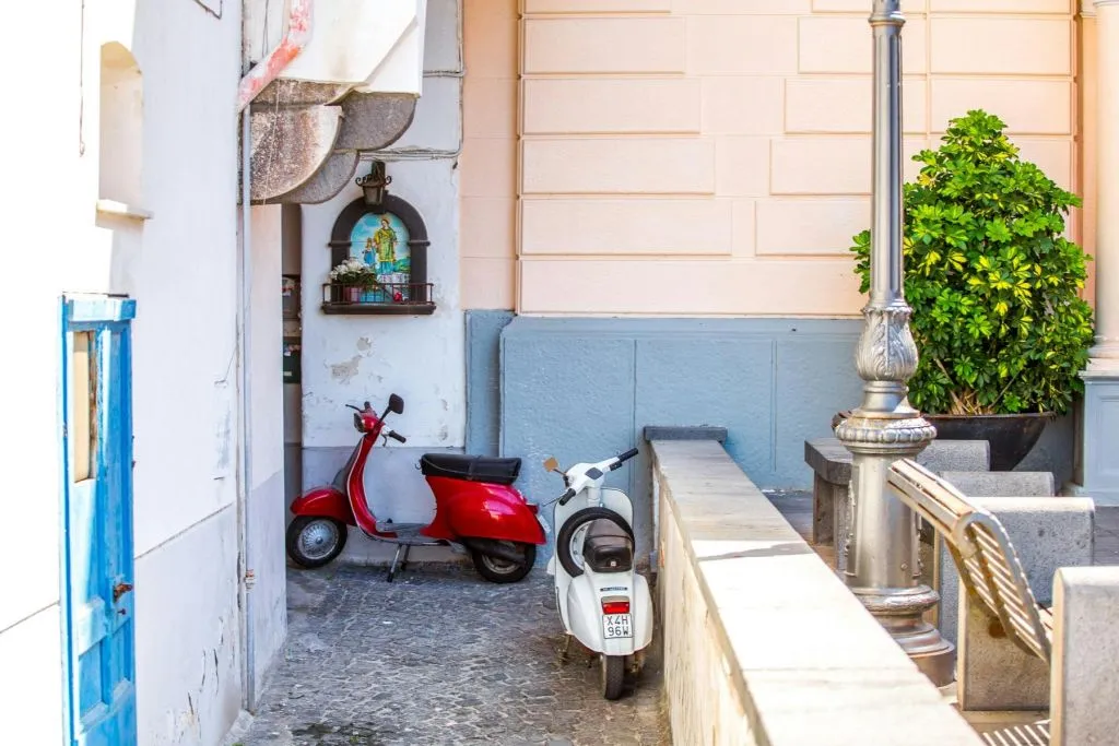 Sorrento: City Walking Tour + Street Food Tasting