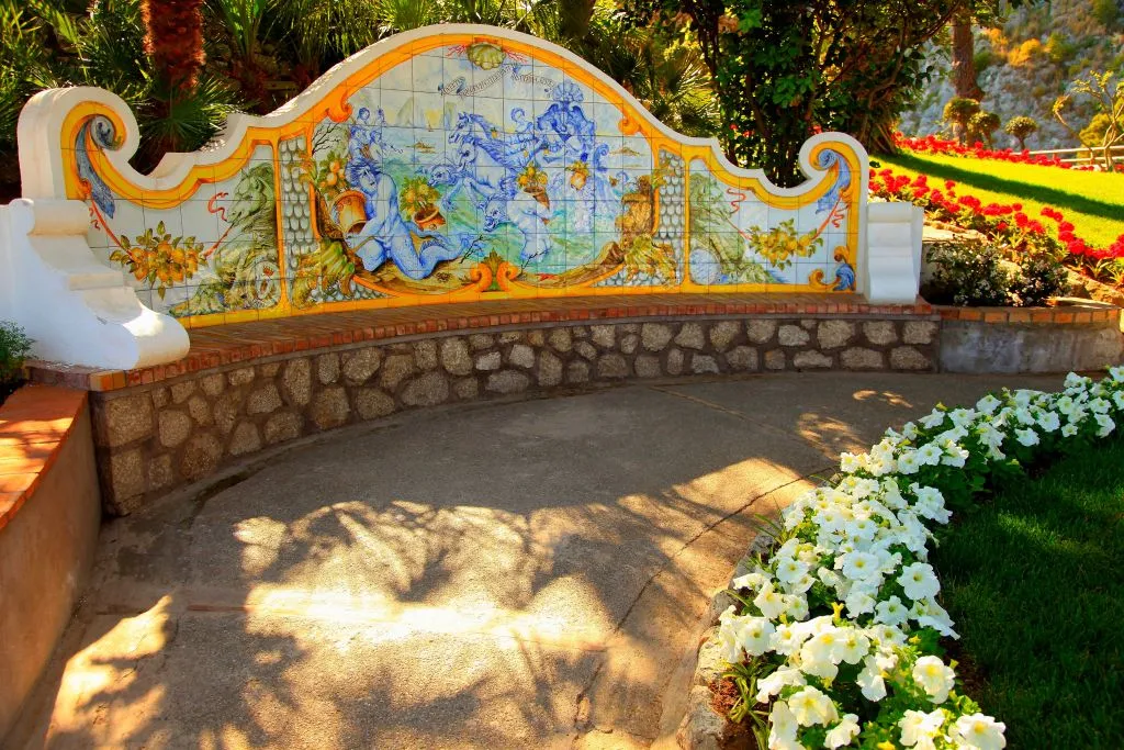 Capri Island & Pompeii: Guided Tour + Roundtrip from Naples