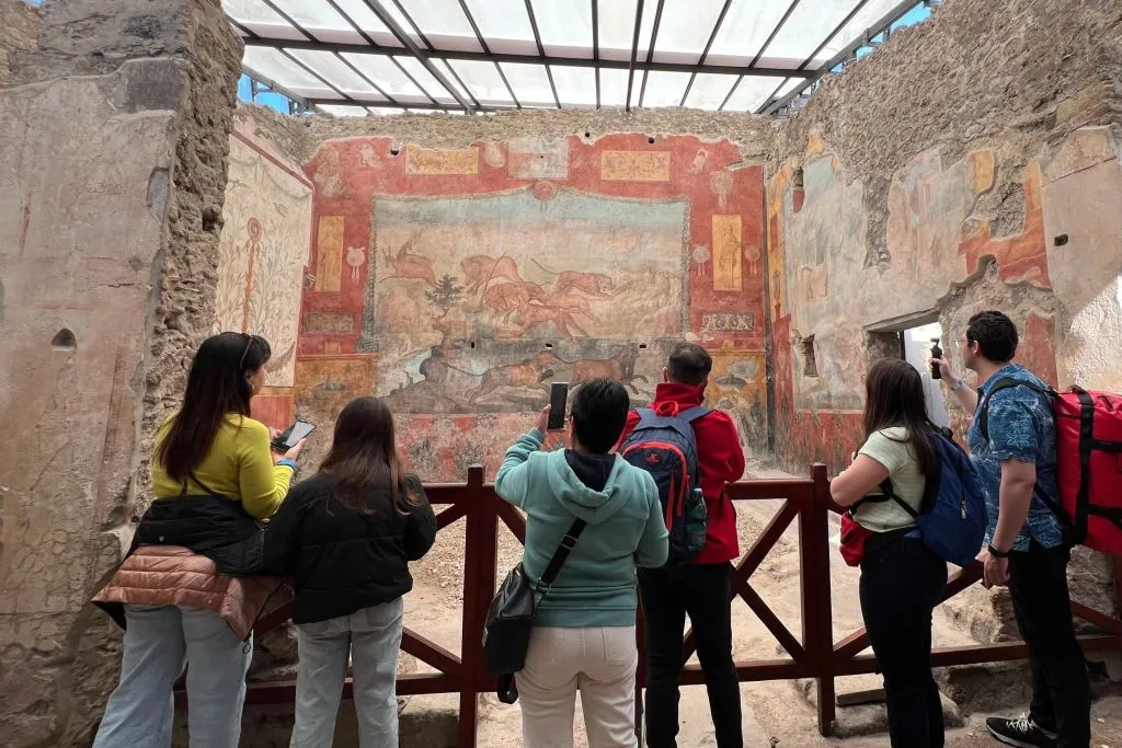 Capri Island & Pompeii: Guided Tour + Roundtrip from Naples