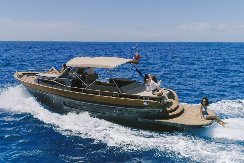 Capri: Small-Group Boat Tour from Naples