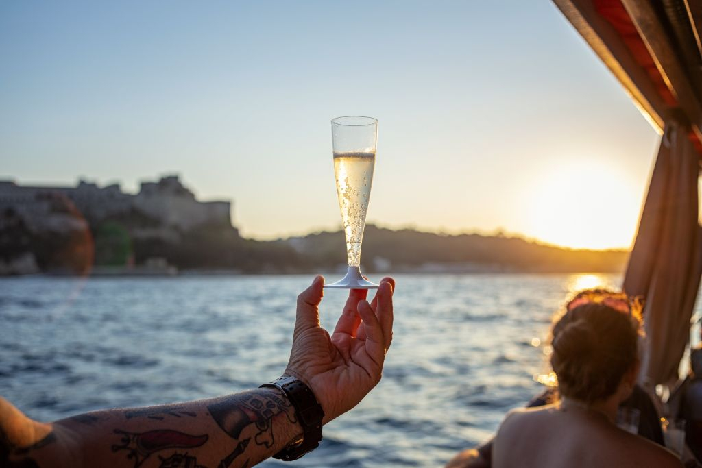 Nápoles: Crucero al atardecer + Aperitivo en el Golfo de Nápoles