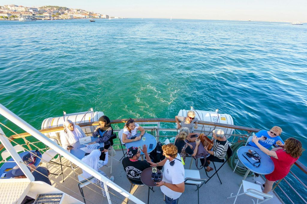 Lisbon Tagus River Cruise with Brunch