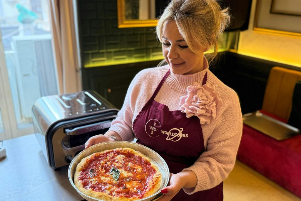 Naples: Guided Pizza Cooking Class