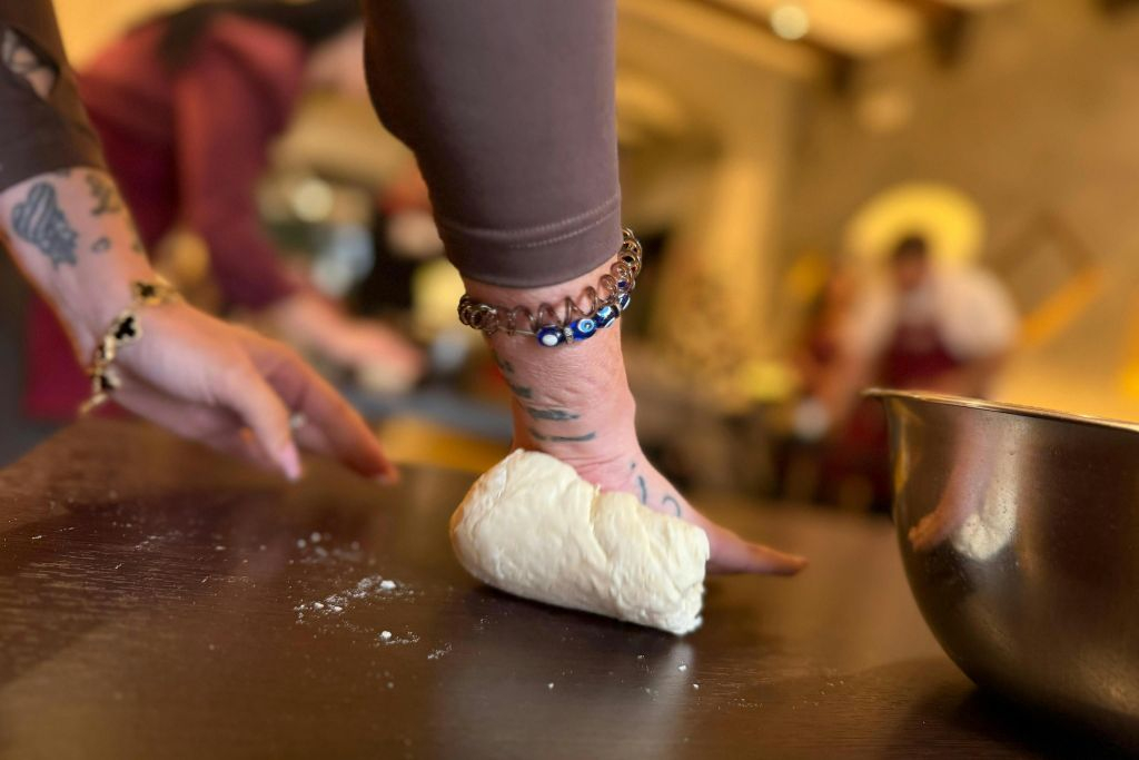 Naples: Guided Pizza Cooking Class