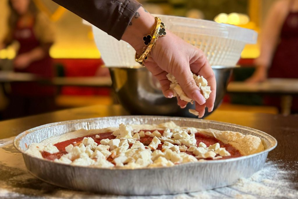 Naples: Guided Pizza Cooking Class