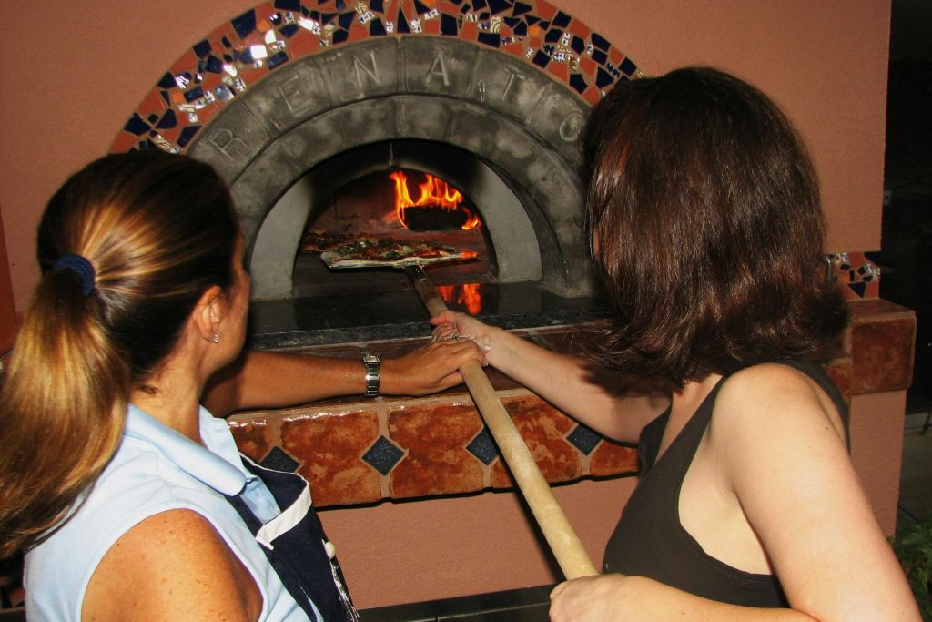 Naples: Guided Pizza Cooking Class
