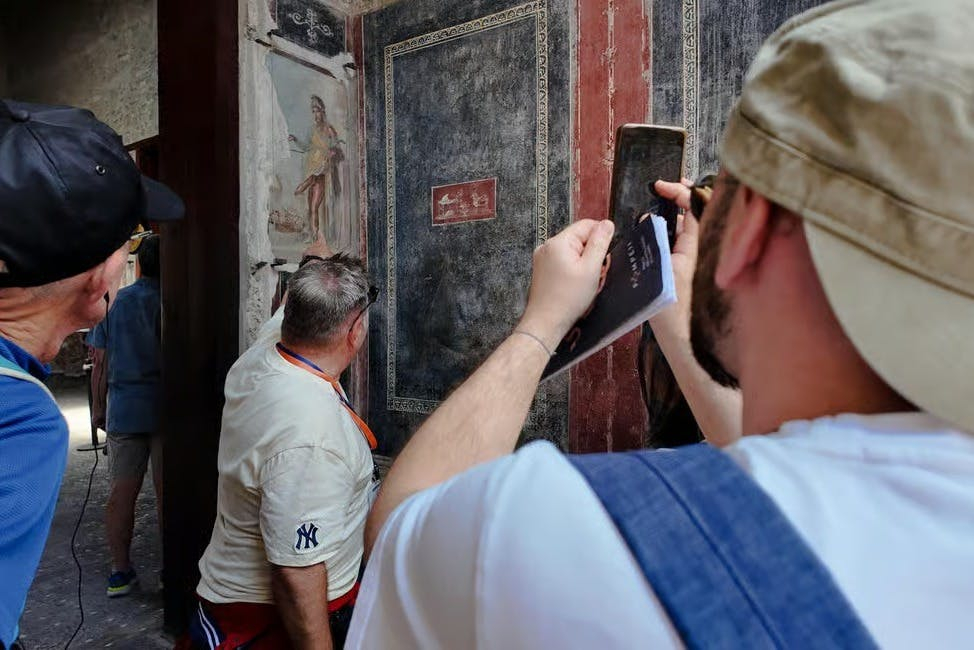 Pompeii & Mt. Vesuvius: Guided Tour + Lunch + Roundtrip Transfer