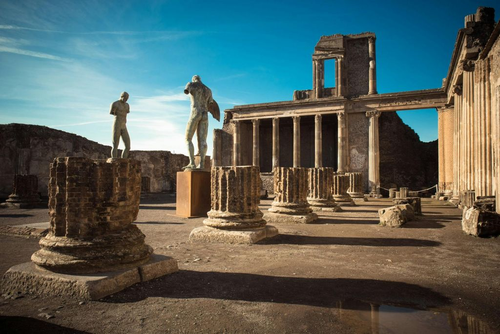Pompeii & Mt. Vesuvius: Guided Tour + Lunch + Roundtrip Transfer