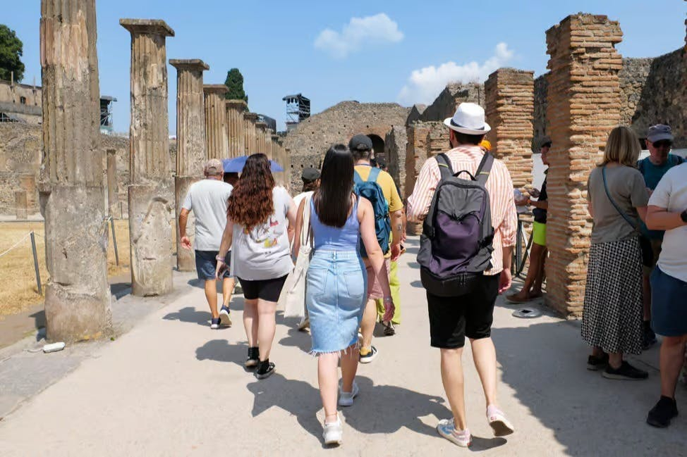 Pompeii & Mt. Vesuvius: Guided Tour + Lunch + Roundtrip Transfer