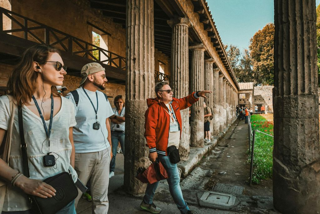 Pompeii & Mt. Vesuvius: Guided Tour + Lunch + Roundtrip Transfer
