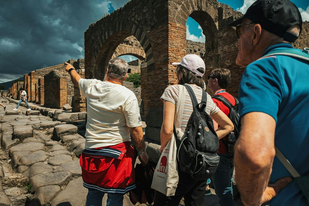 Pompeii & Mt. Vesuvius: Guided Tour + Lunch + Roundtrip Transfer
