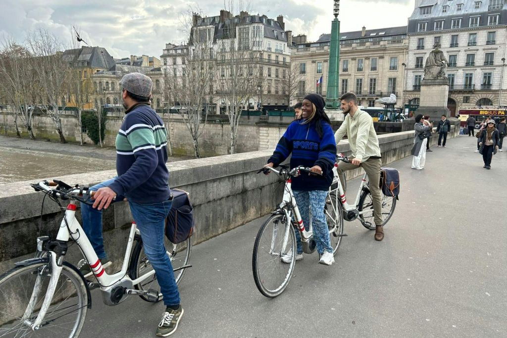 Paris: Private Bike Tour