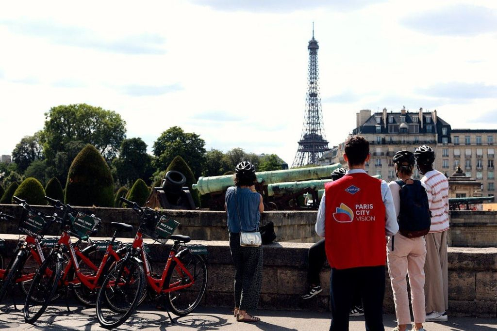 Paris: Private Bike Tour