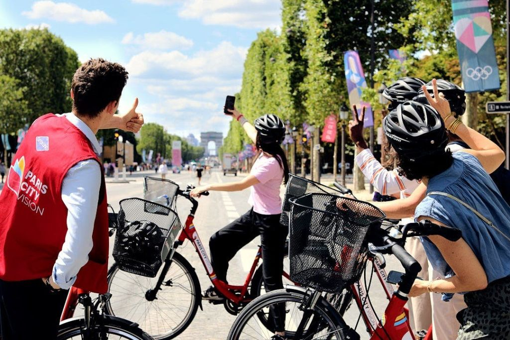 Paris: Private Bike Tour