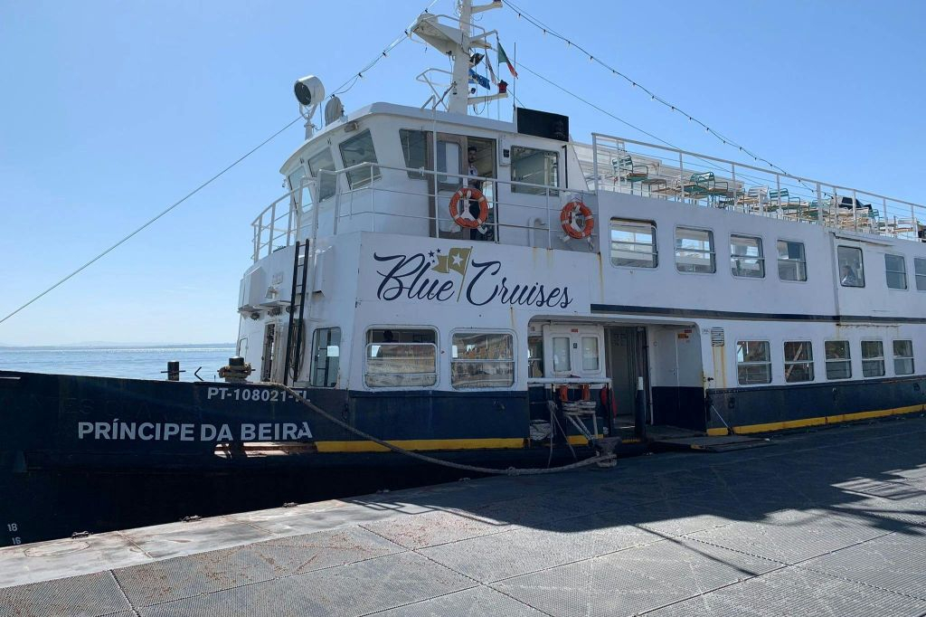 Lisbon Tagus River Boat Tour with One Drink Included