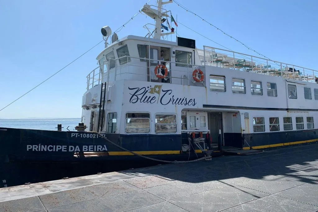 Lisbon Tagus River Boat Tour with One Drink Included