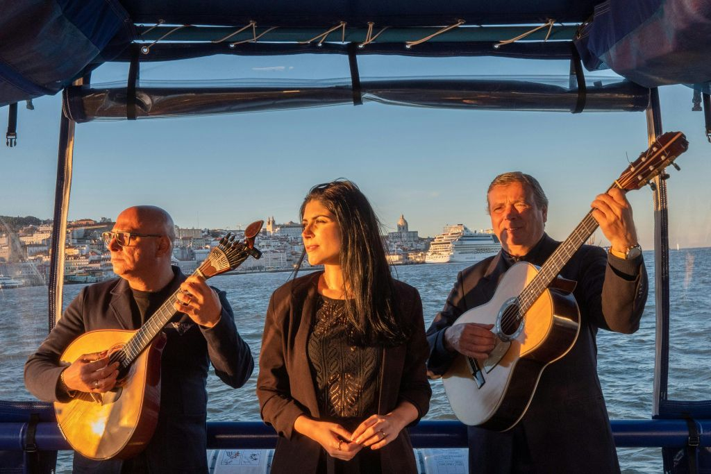 Lisbon: Boat Tour with Fado Show