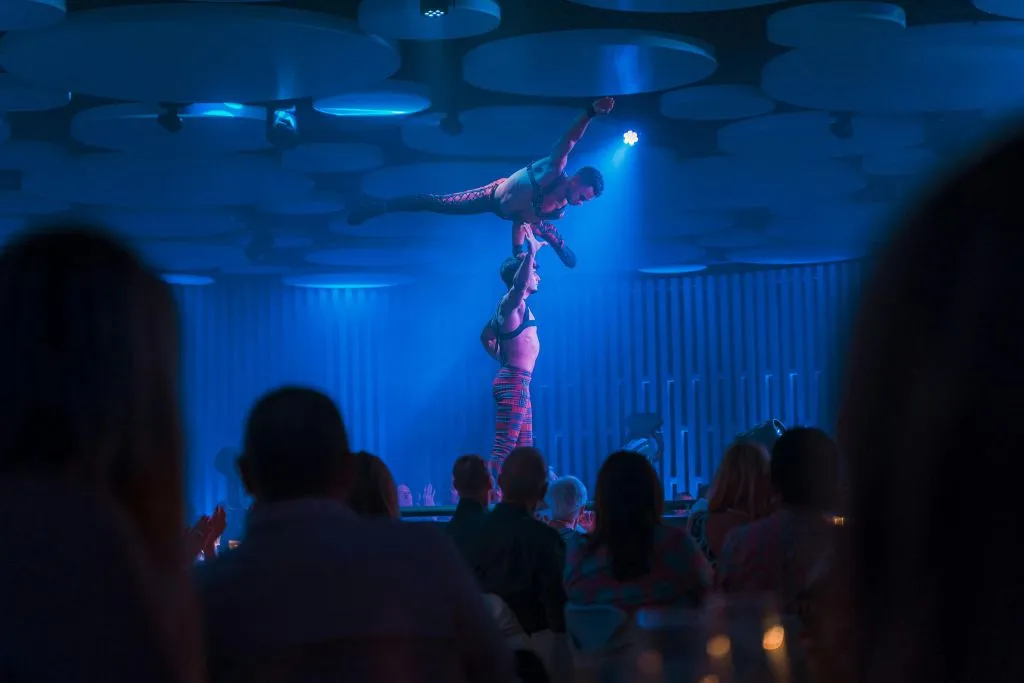 Costa Adeje: Cena-espectáculo Escándalo