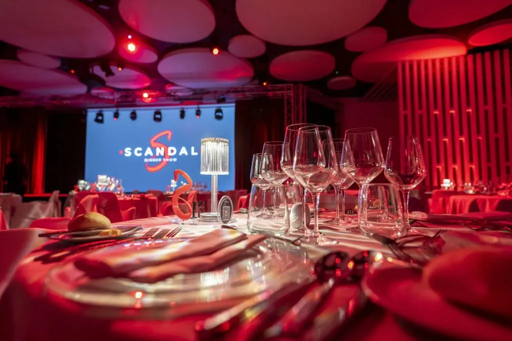 Costa Adeje: Cena-espectáculo Escándalo