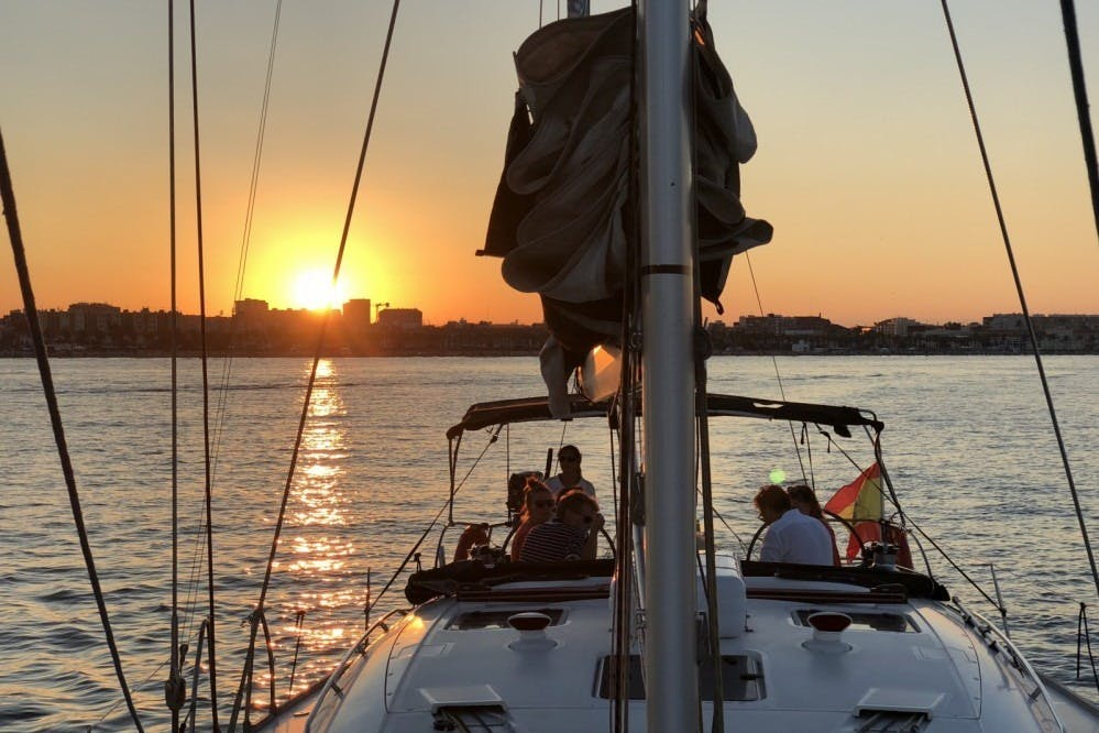 Valencia: Private Sunset Sailboat + Drink