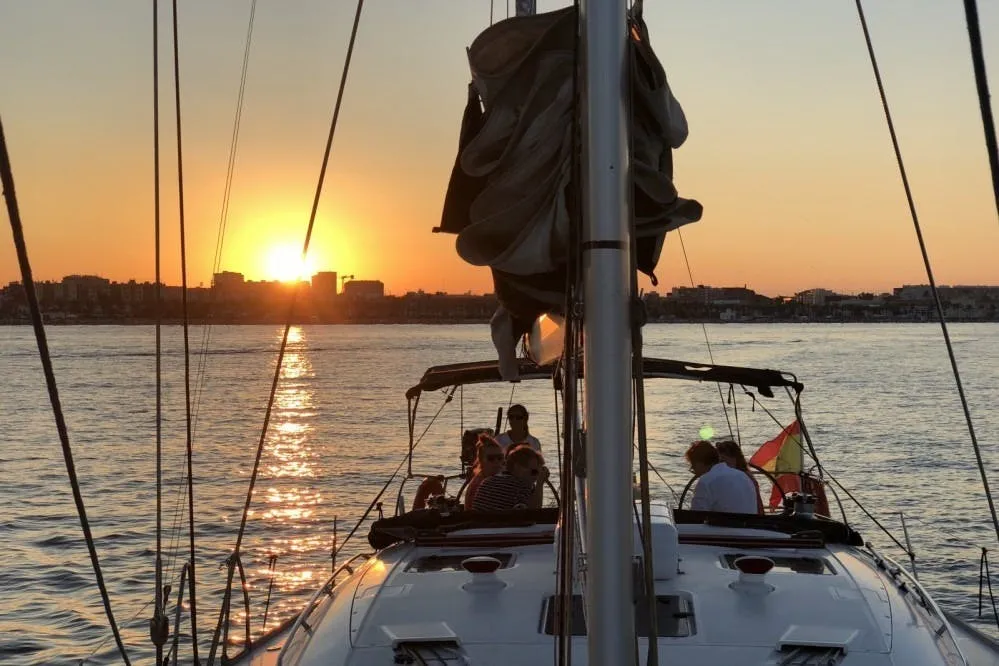 Valencia: Private Sunset Sailboat + Drink