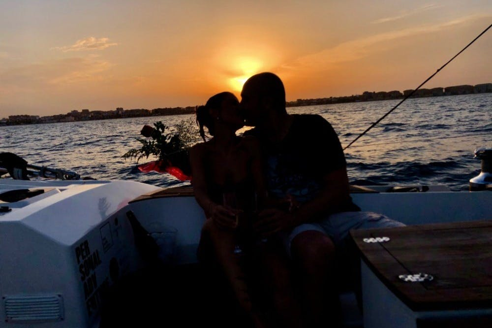 Valencia: Private Sunset Sailboat + Drink