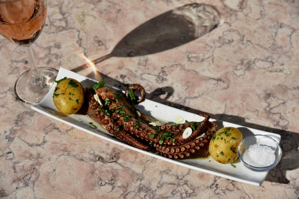 Lisbon: Guided Food Tour + Fado Show