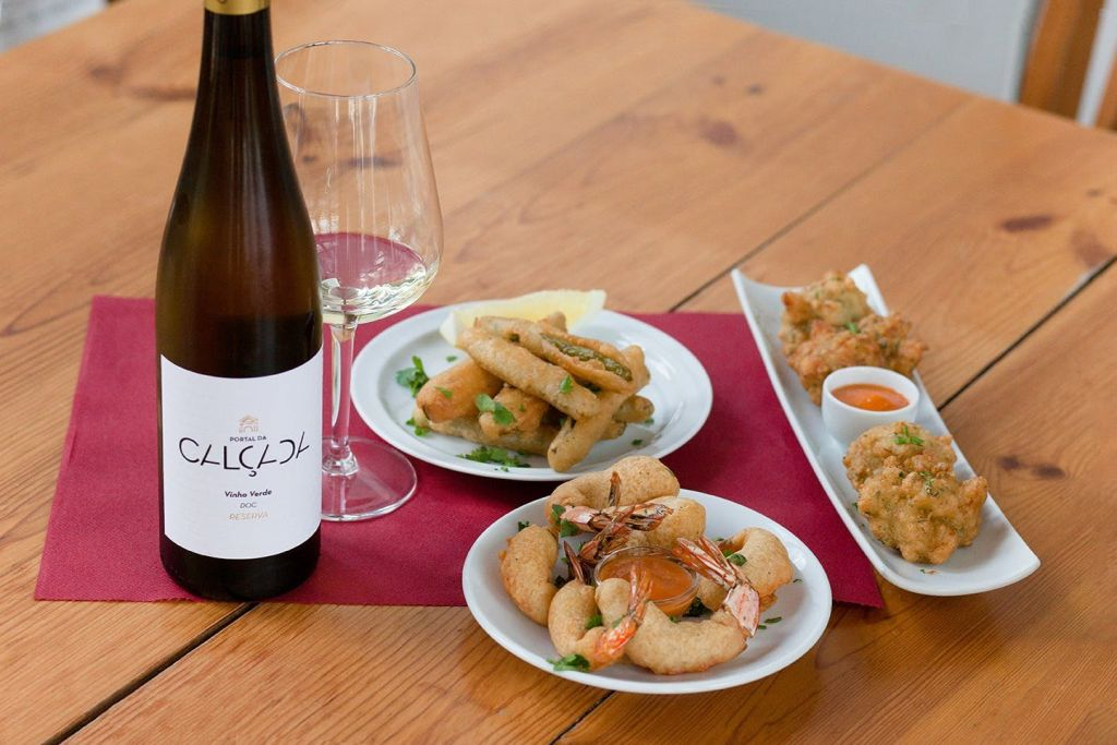 Lisbon: Guided Food Tour + Fado Show