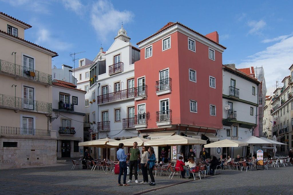Lisbon: Guided Food Tour + Fado Show