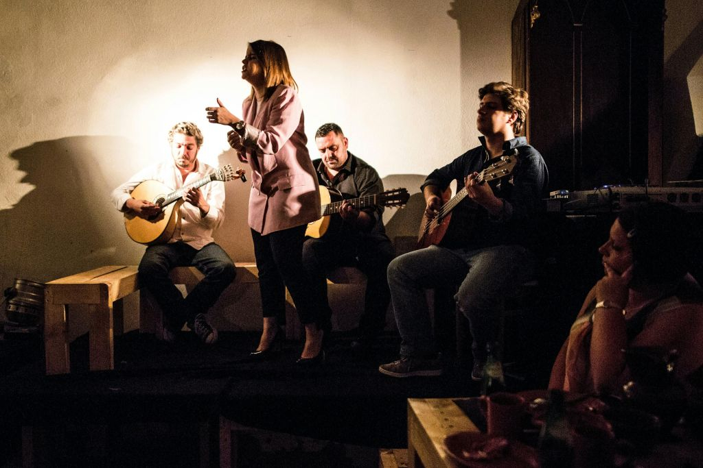 Lisbon: Guided Food Tour + Fado Show