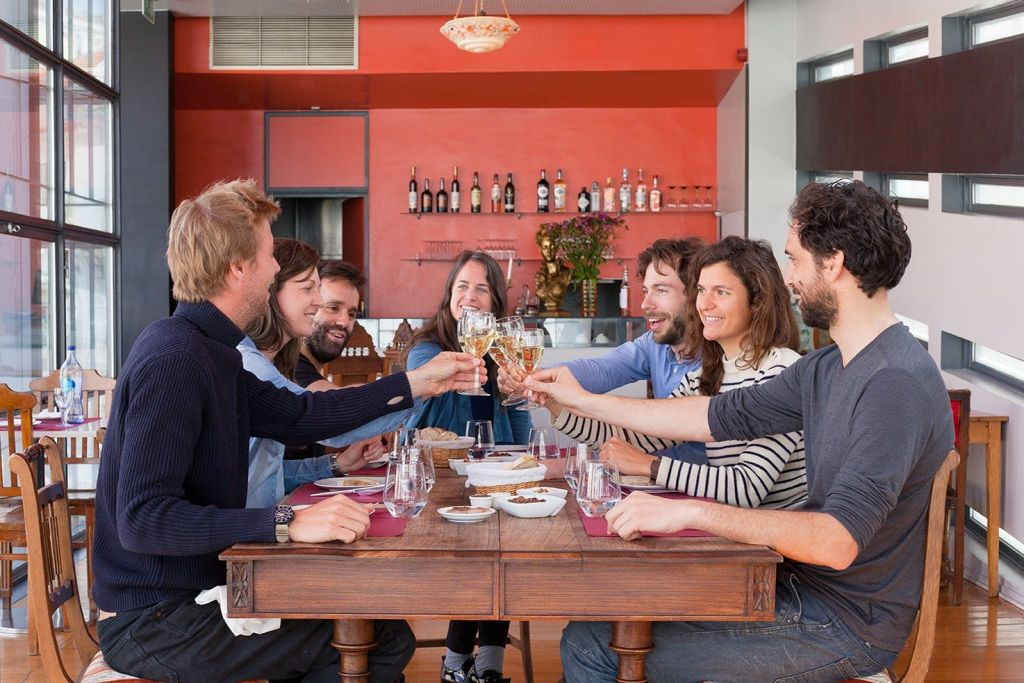 Lisbon: Guided Food Tour + Fado Show