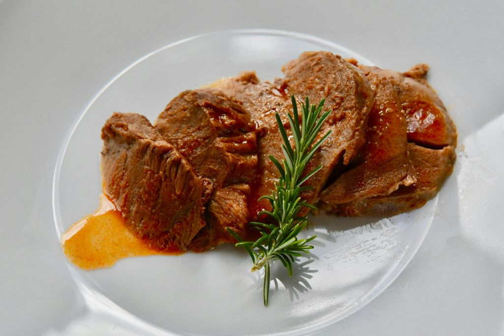 Lisbon: Guided Food Tour + Fado Show