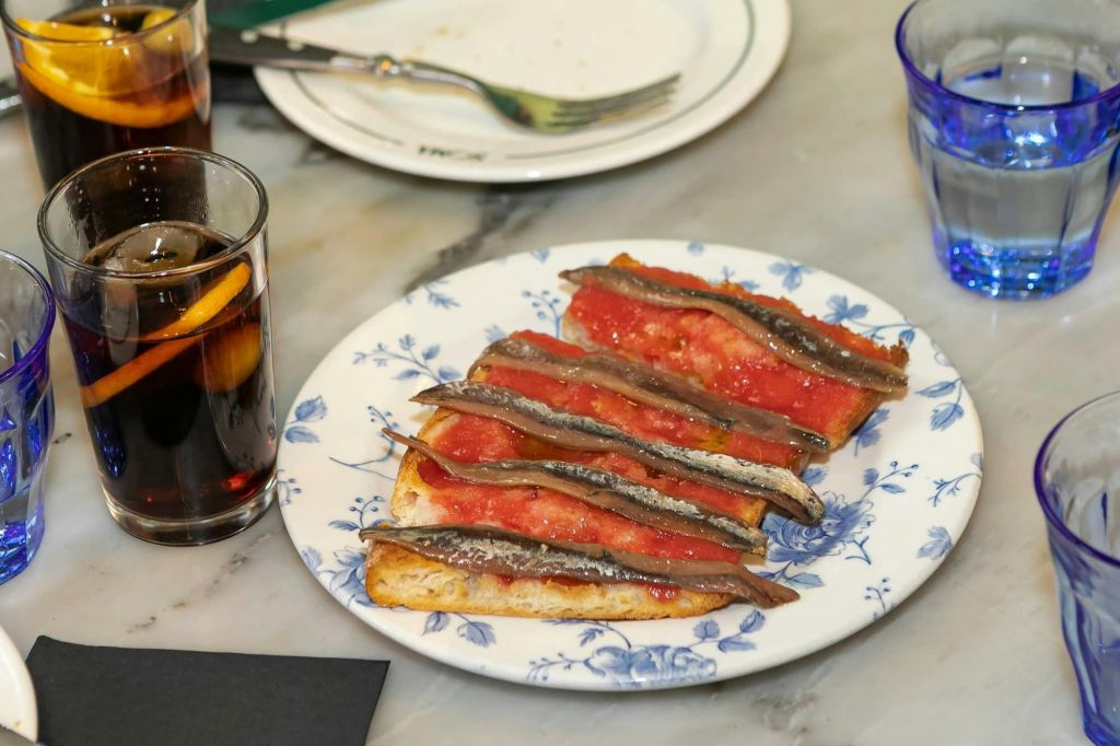 Barcelona: Small-Group Eixample Food & Tapas Tour by Chefs