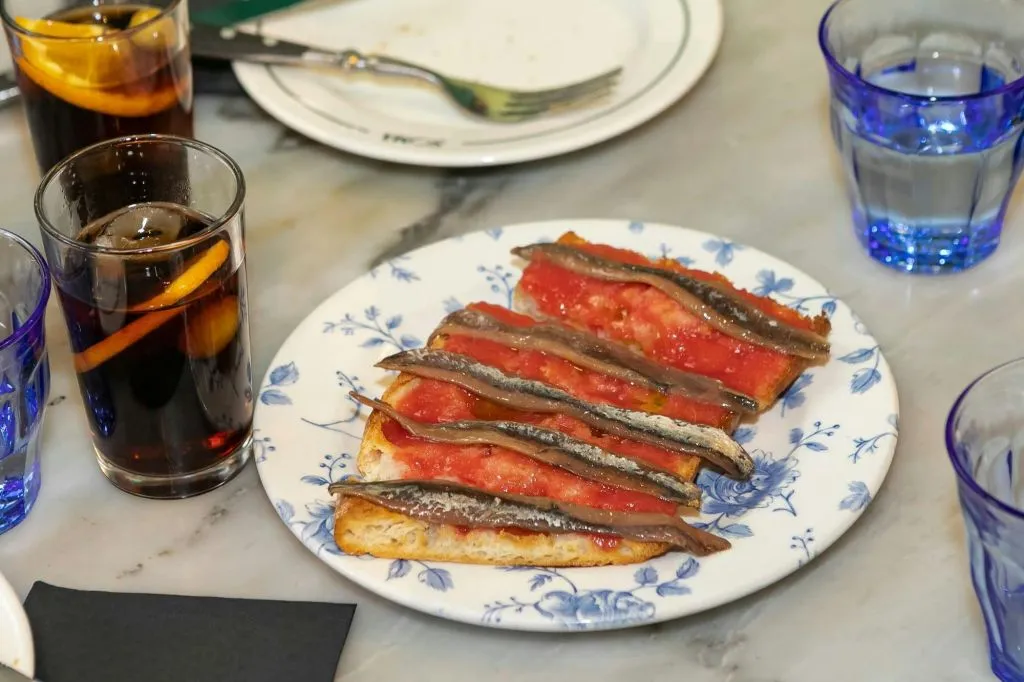 Barcelona: Small-Group Eixample Food & Tapas Tour by Chefs