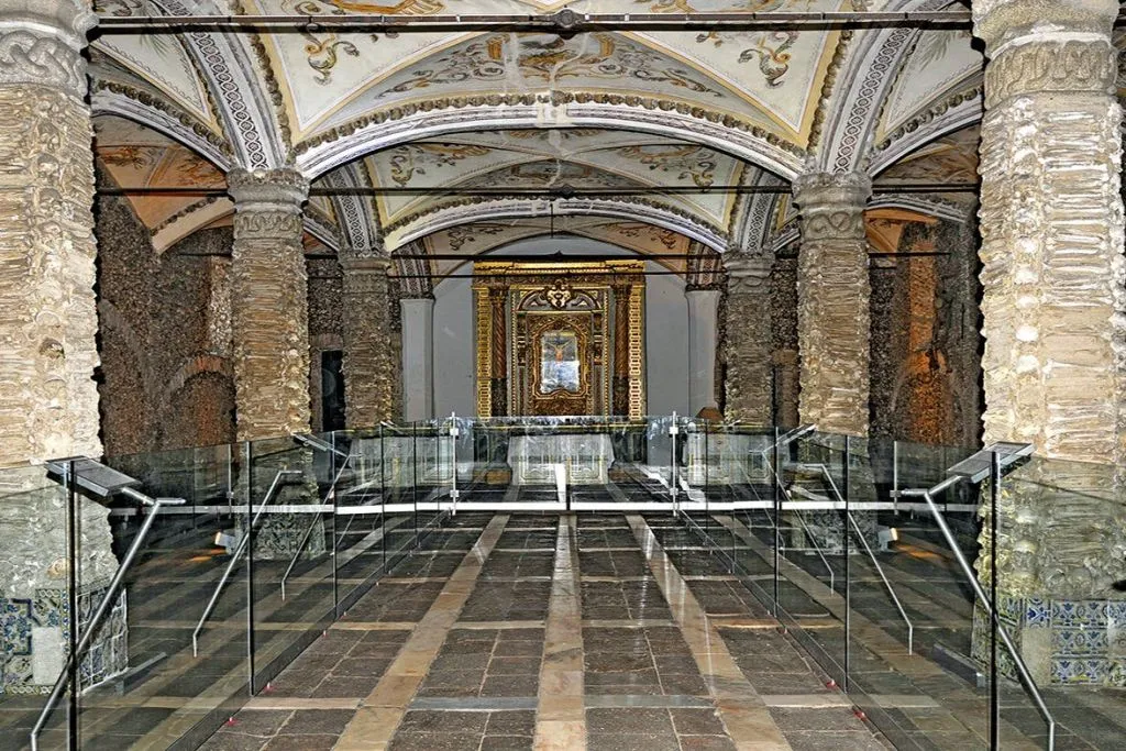 Evora: Guided City Tour + Wine Tasting